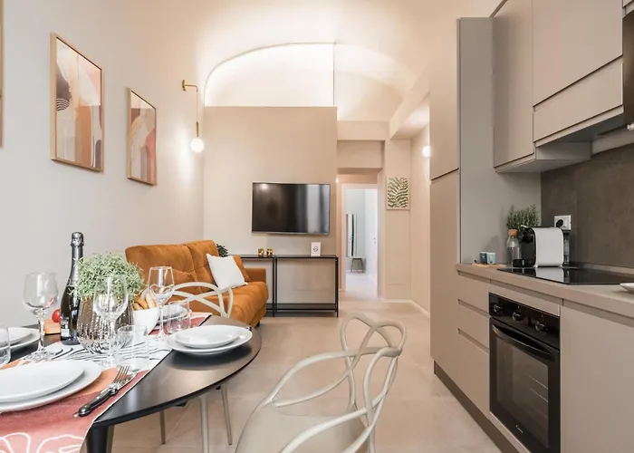 The Rent - Modern Two-bedroom In Esquilino Area *